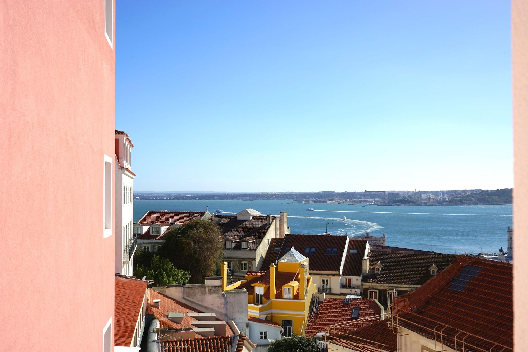 Solar Dos Mouros Hotel Lisbon Exterior photo