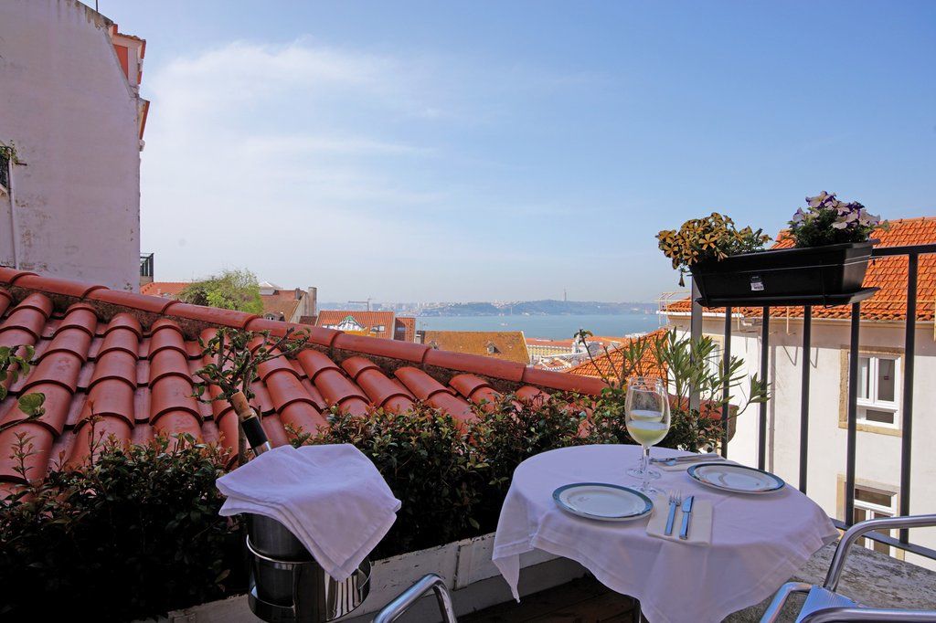 Solar Dos Mouros Hotel Lisbon Exterior photo